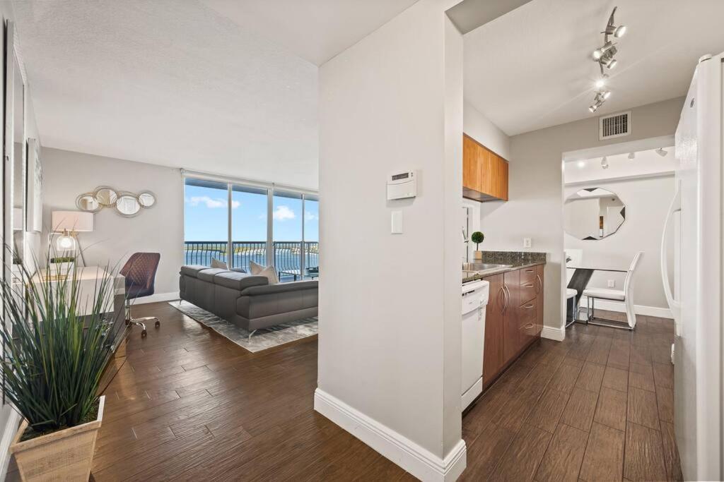 Ocean View 35Th Floor, In The Heart Of Miami Apartment Exterior photo