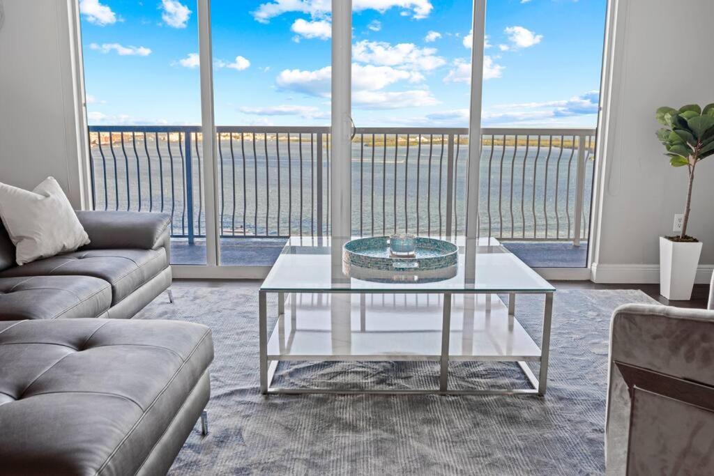 Ocean View 35Th Floor, In The Heart Of Miami Apartment Exterior photo