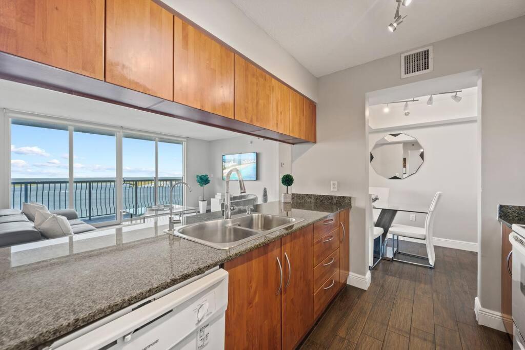 Ocean View 35Th Floor, In The Heart Of Miami Apartment Exterior photo